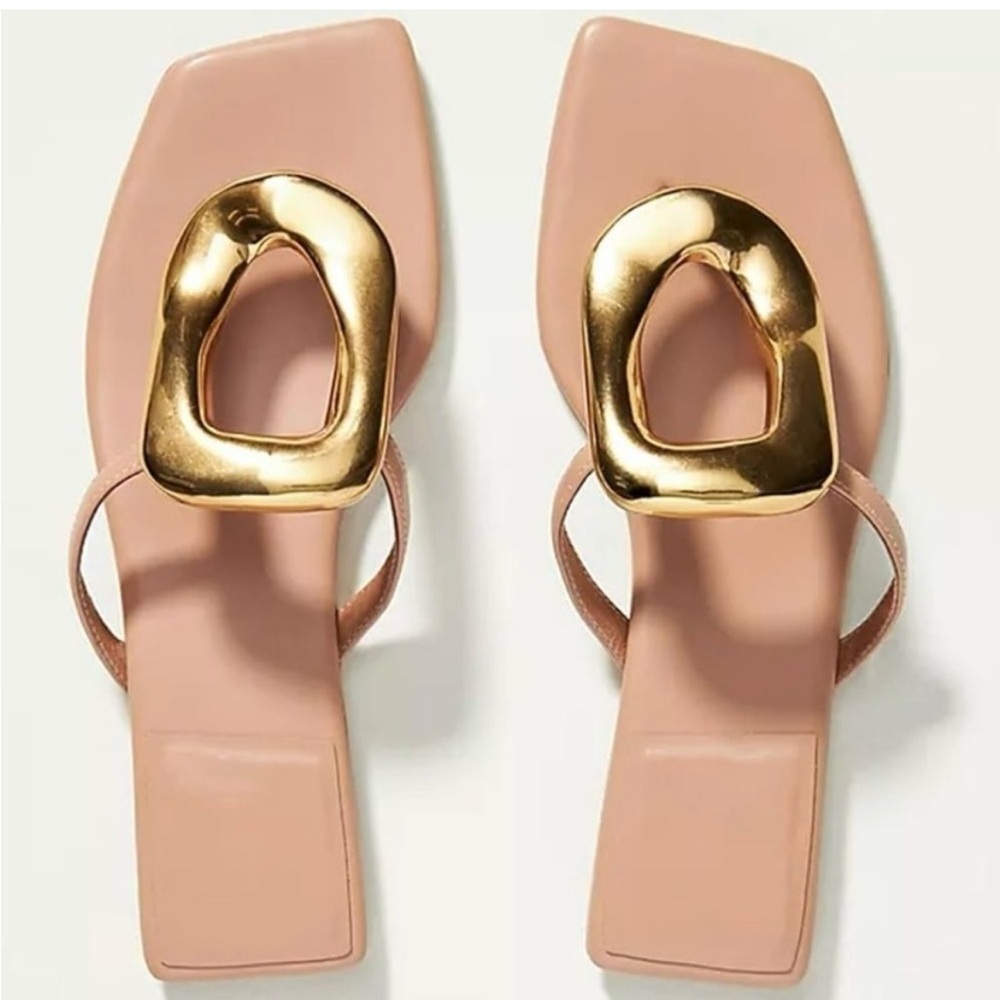 Jeffrey Campbell Linques-2 Sandal
Women's Nude Square-Toe with Gold Accent